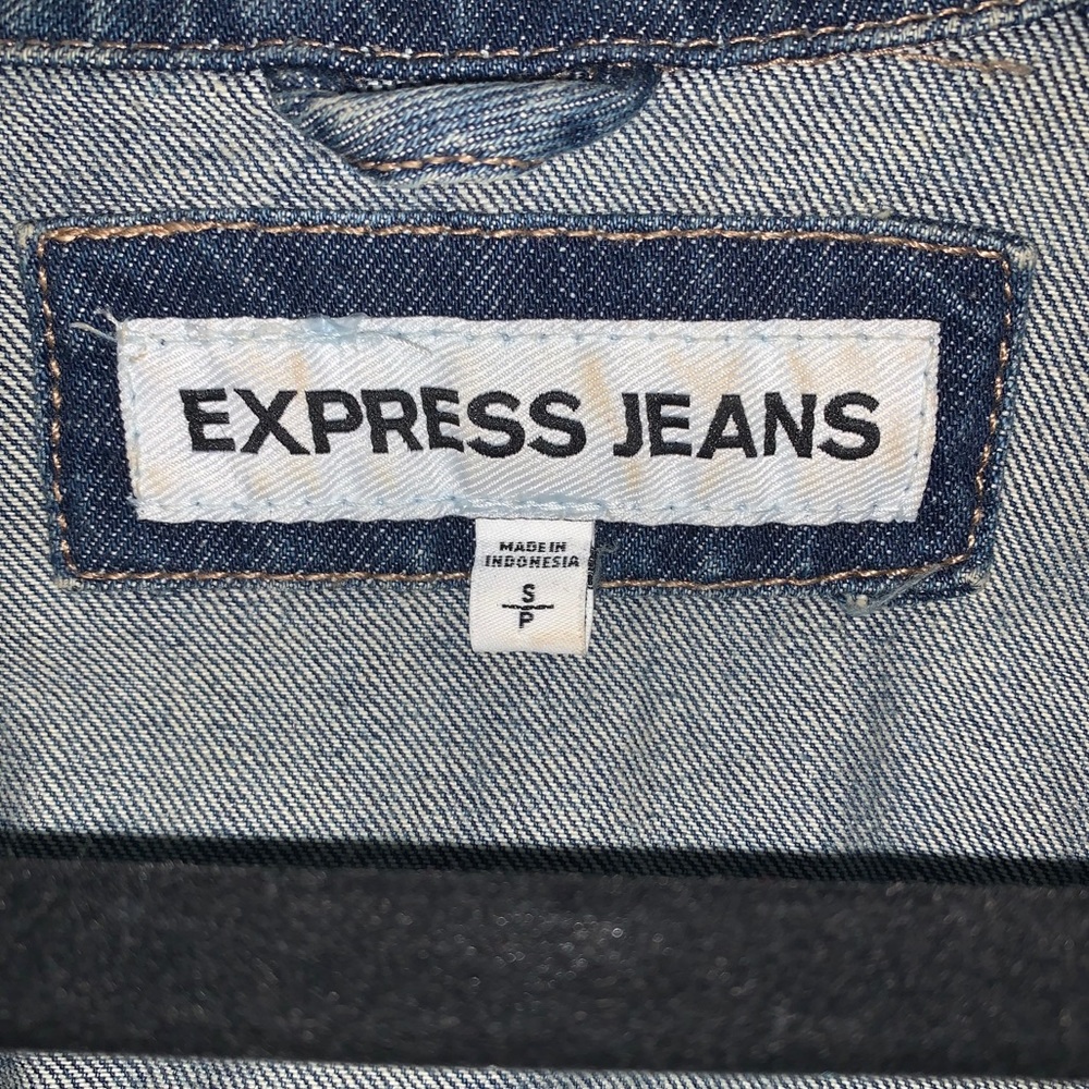 Expressed Cropped Denim Jacket - Picture 2 of 5